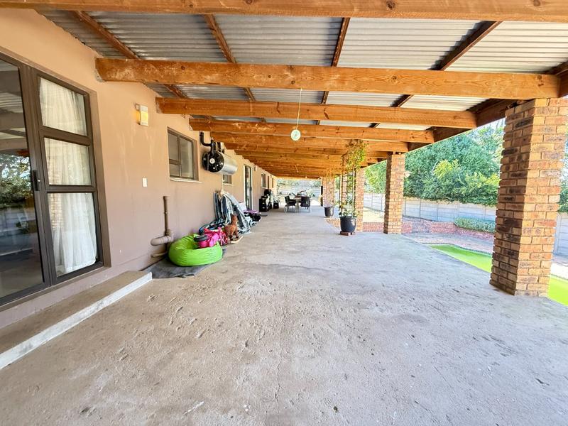 3 Bedroom Property for Sale in Die Wingerd Western Cape